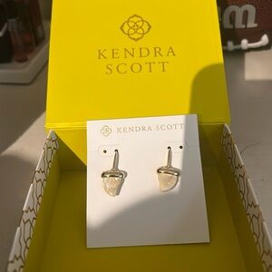 NWT Kendra Scott Oleana drop earrings